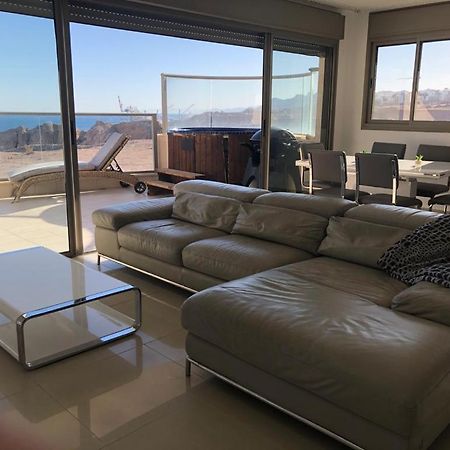 Luxury Exclusive Top Class Apartment On The Sea With Best Sea View And Jacuzzi רק למשפחות !!!! Eilat Buitenkant foto